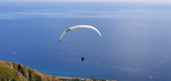 Photo: vol en parapente sicile